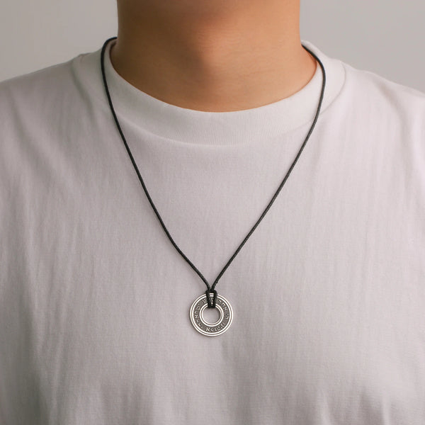 Colgante Redondo con Runas Nórdicas