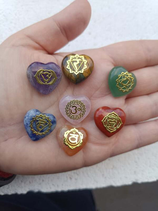 Juego de 7 piedras en forma de corazón para los Chakras.